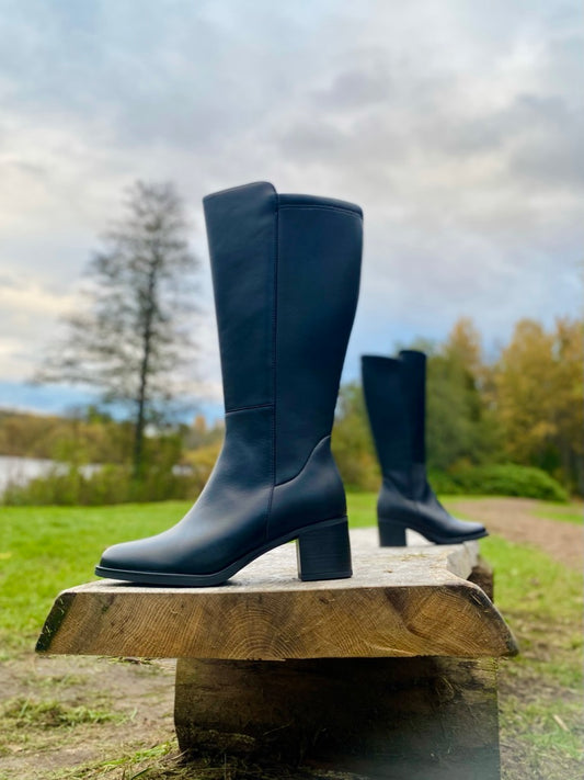 Black Boots with Wide Shaft (2XL)